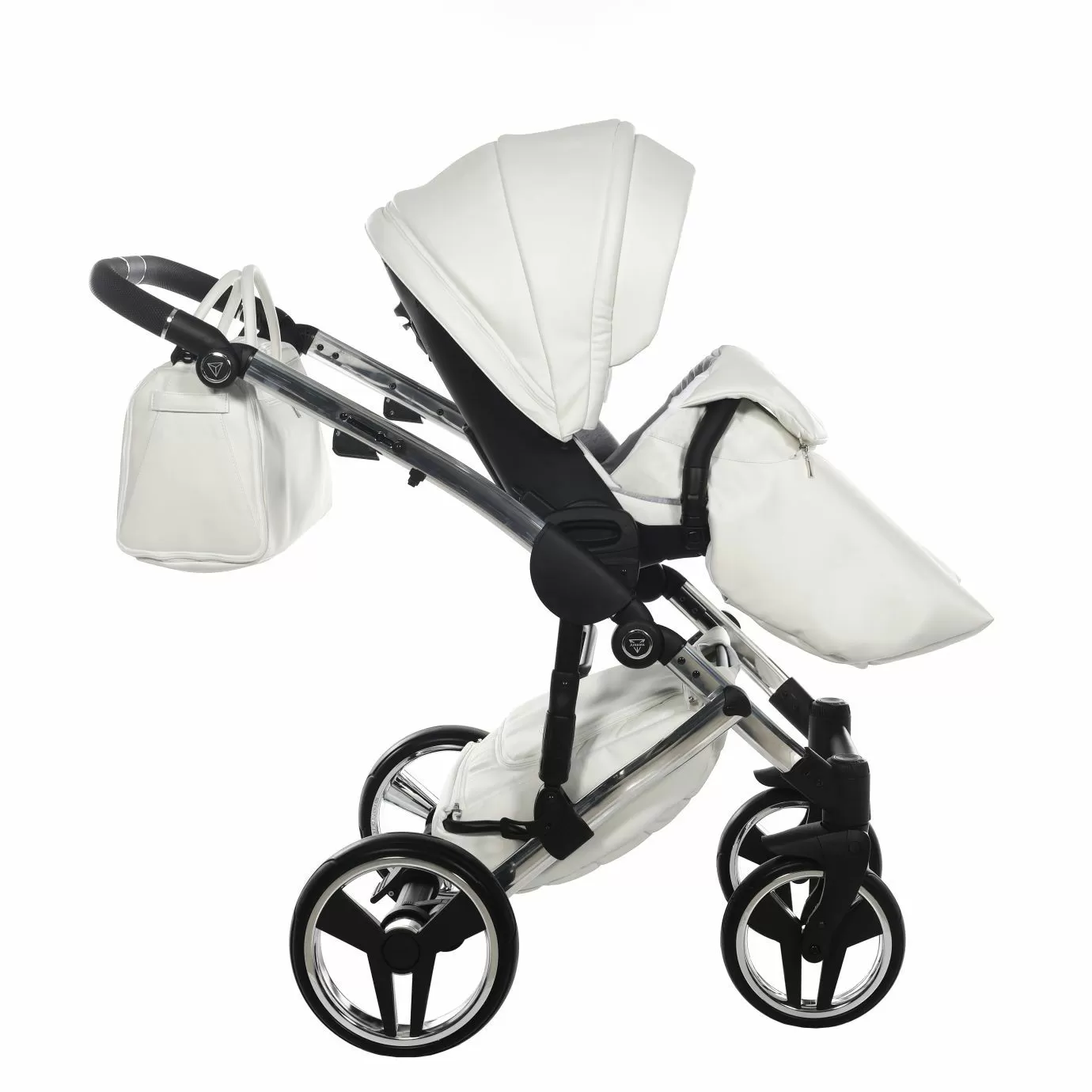 Коляска Junama Diamond Individual V3 white/silver