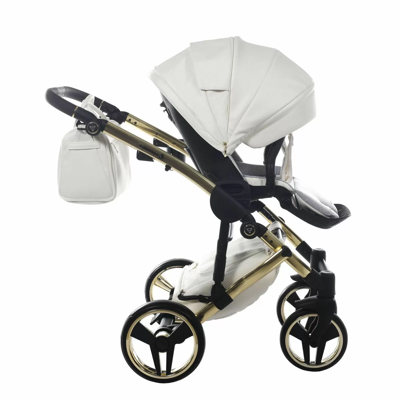 Коляска Junama Diamond Individual V3 white/gold
