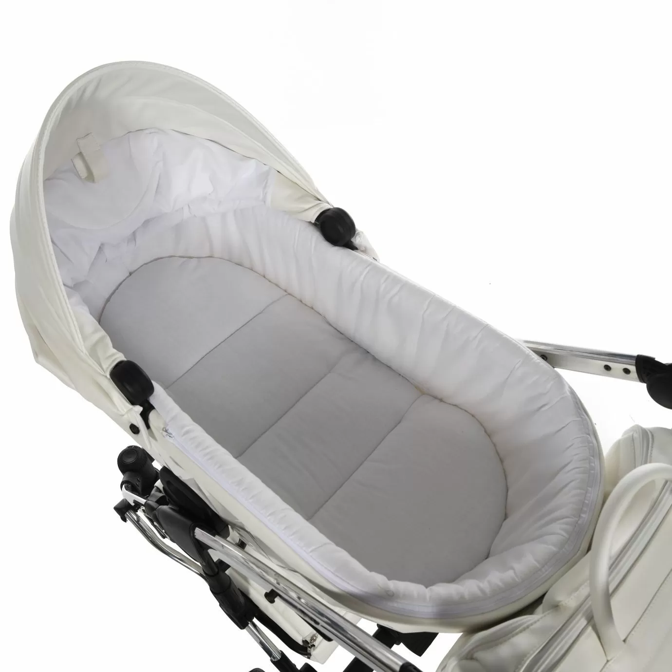Коляска Junama Diamond Individual V3 white/silver
