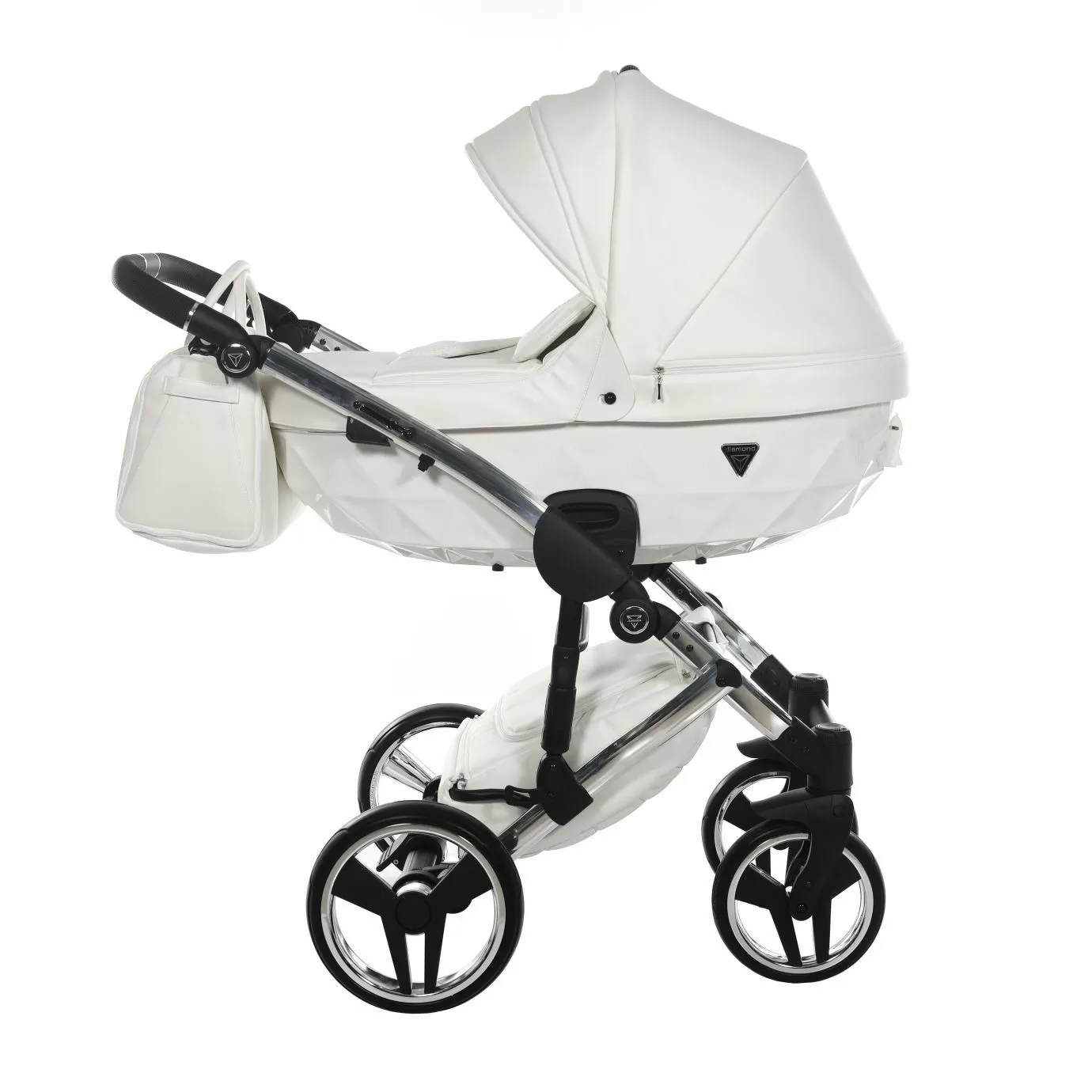 Коляска Junama Diamond Individual V3 white/silver