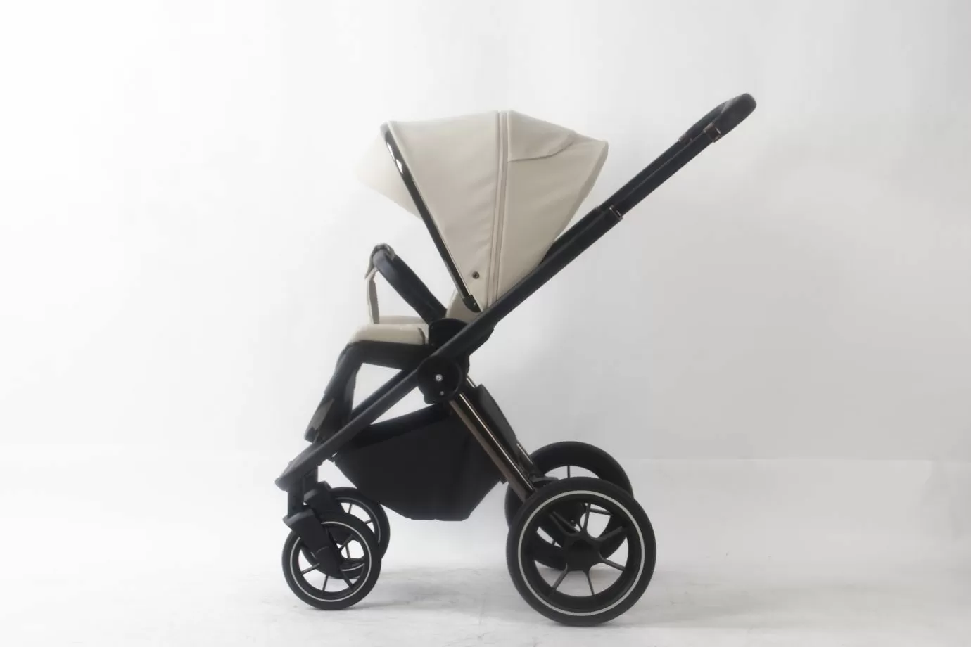 Коляска детская Peppy Monaco