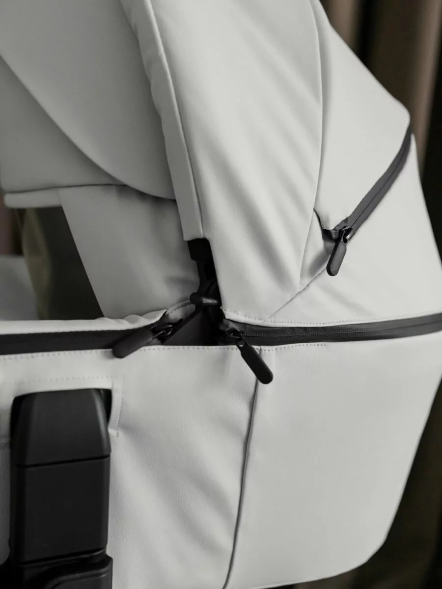 Коляска детская из экокожи 2 в 1 TUTUM белая