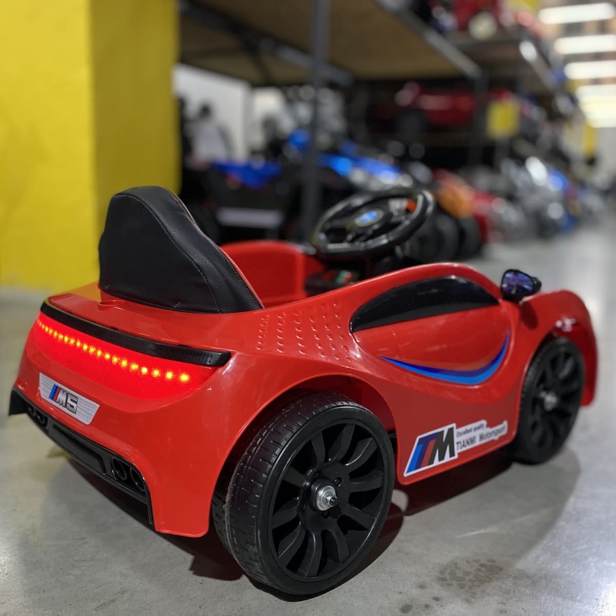 Электромобиль BMW 1188 Красный