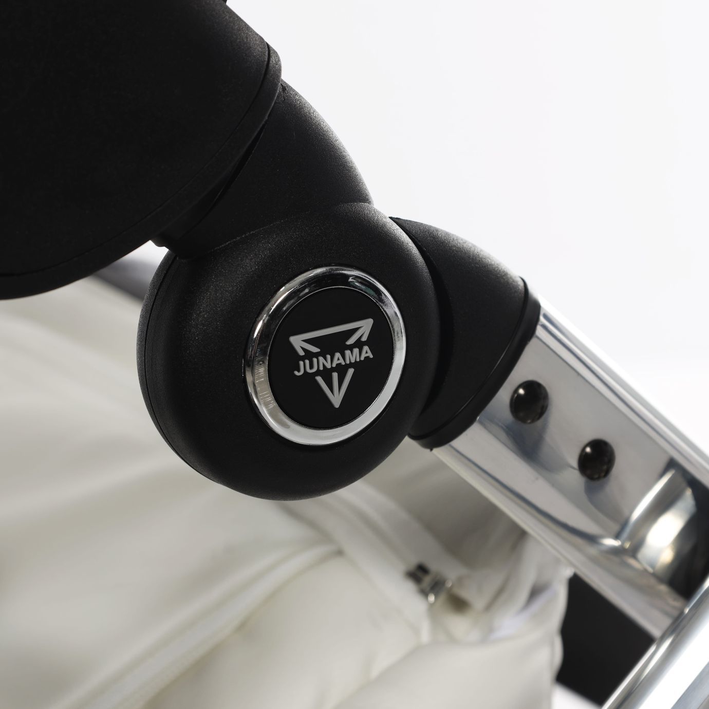 Коляска Junama Diamond Individual V3 white/silver