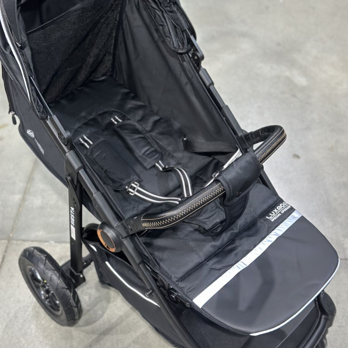 Прогулочная коляска luxmom v1 черная