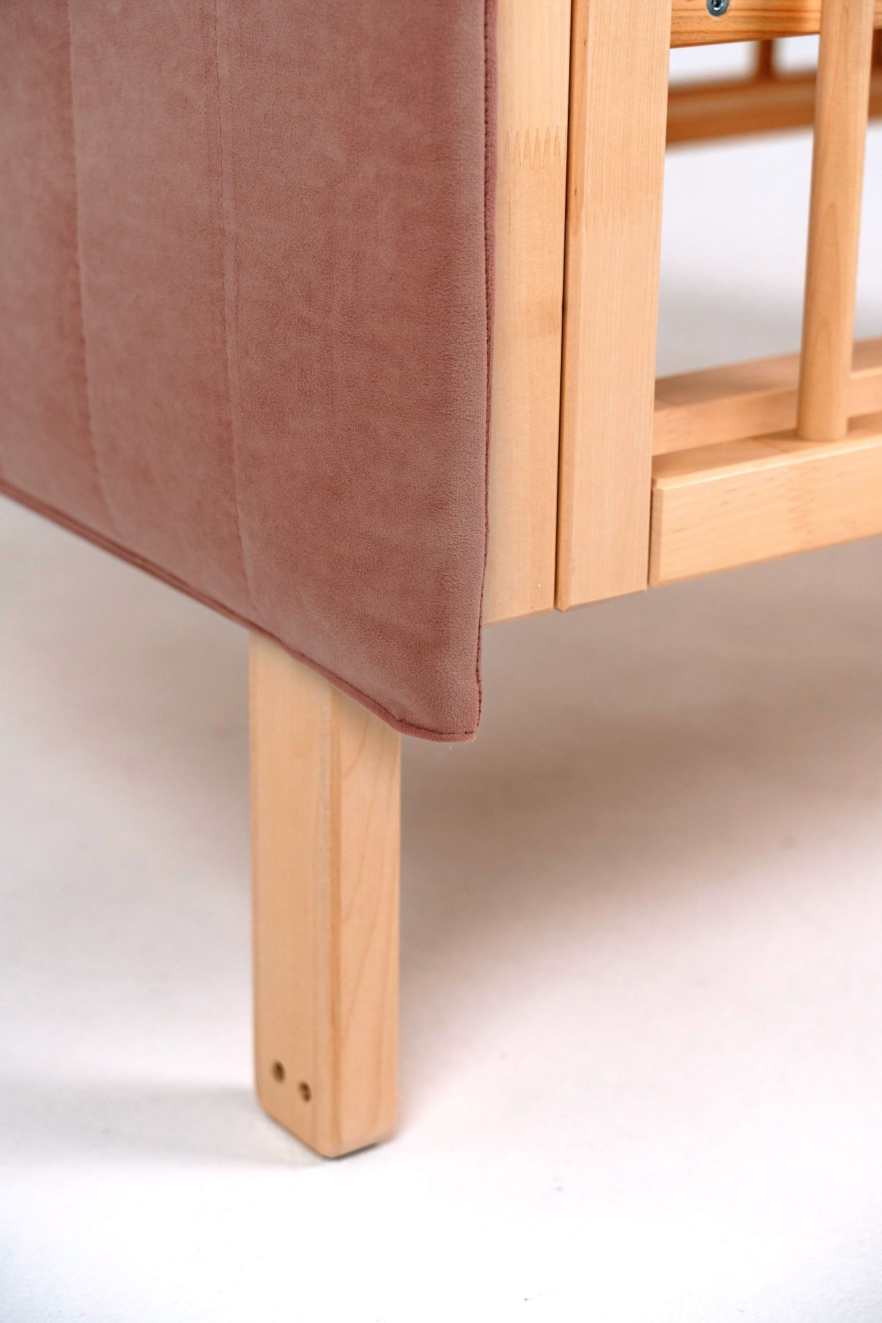 Кроватка Софт пудра с опускающейся стенкой