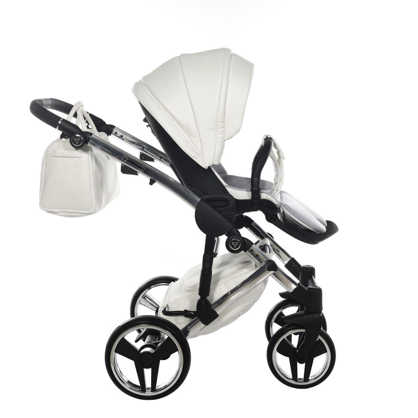 Коляска Junama Diamond Individual V3 white/silver