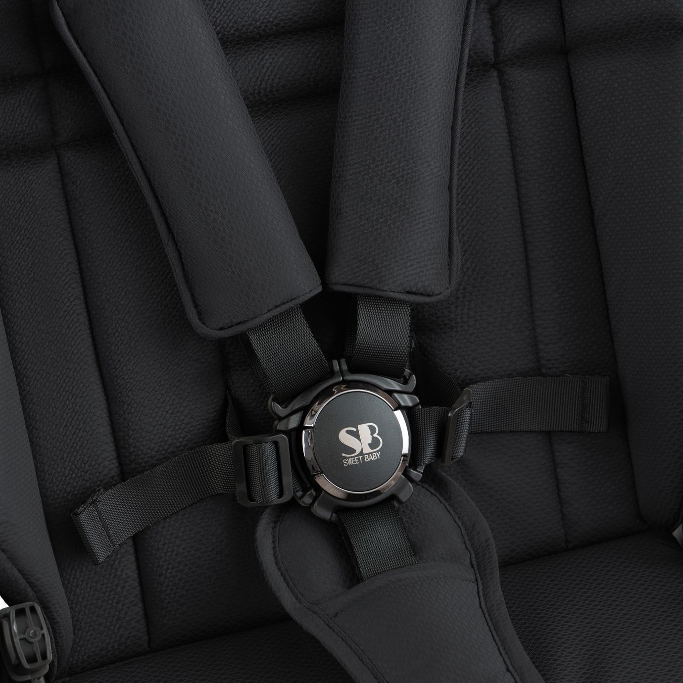 Коляска Sweet Baby Ricci Black (надувные колеса)