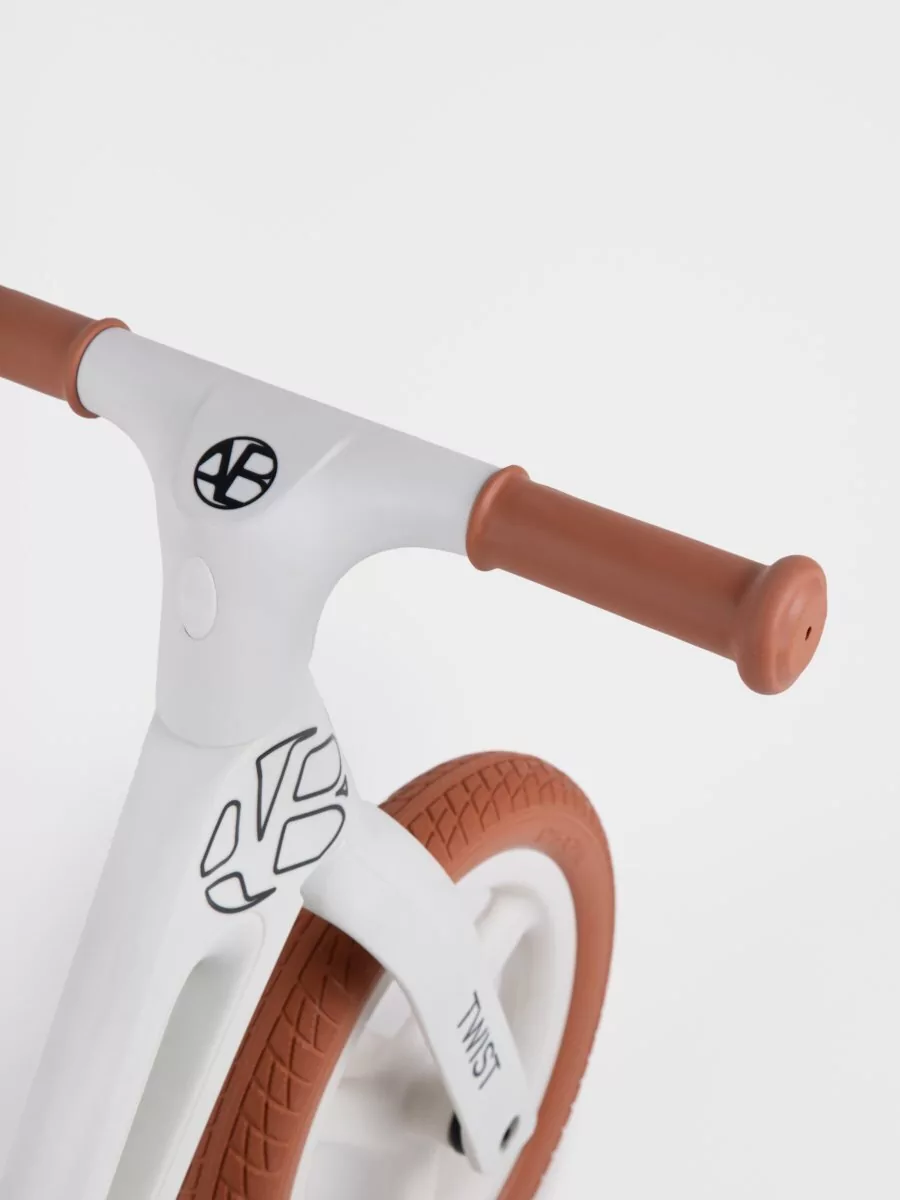 Двухколесный беговел Twist