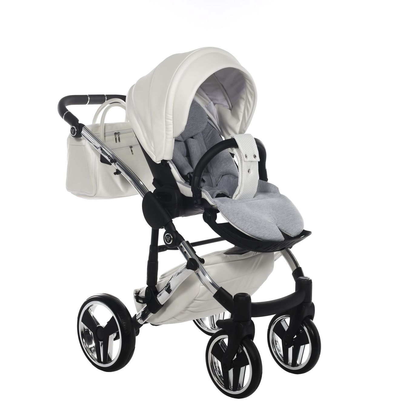 Коляска Junama Diamond Individual V3 white/silver