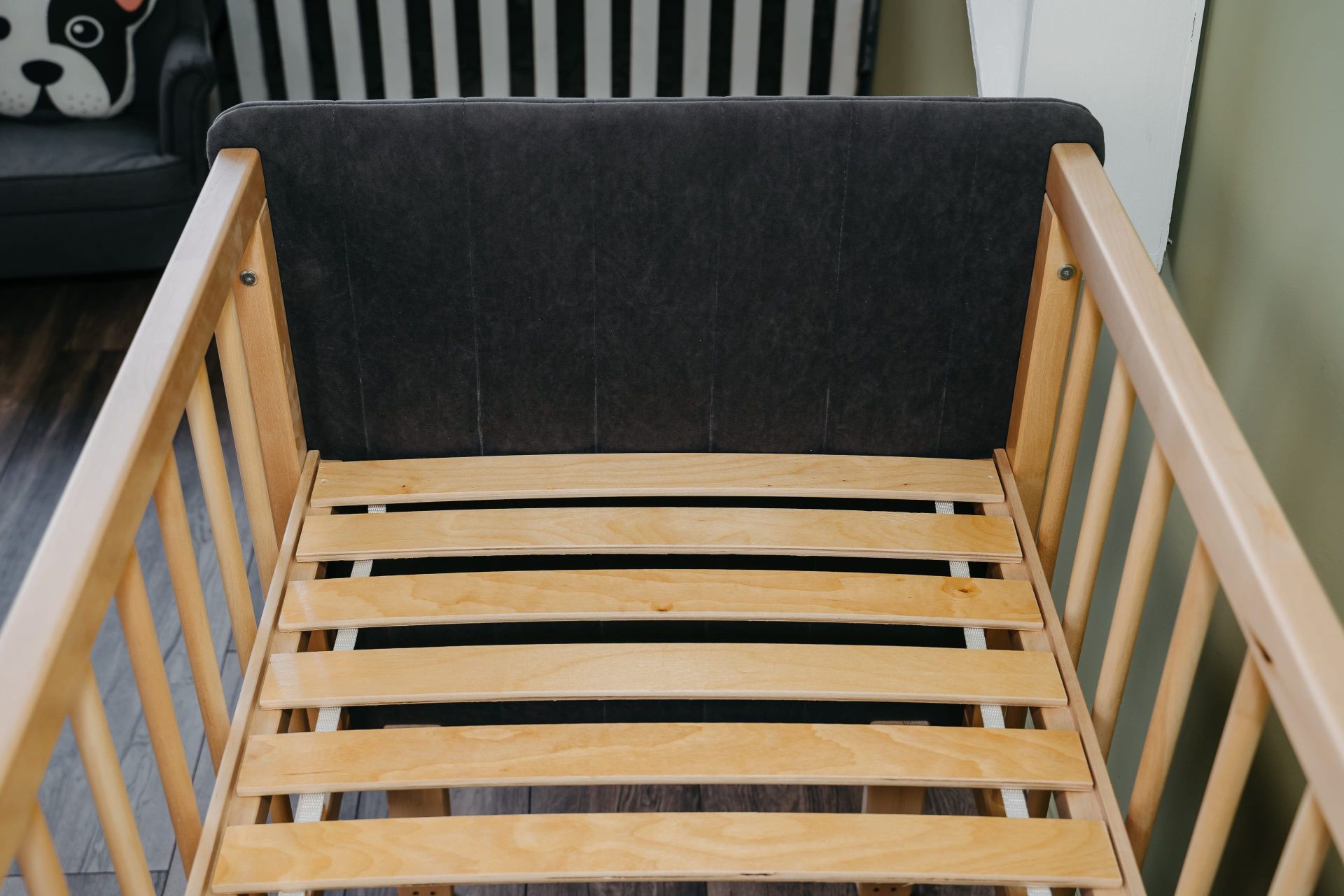 Кроватка Софт графит с опускающейся стенкой