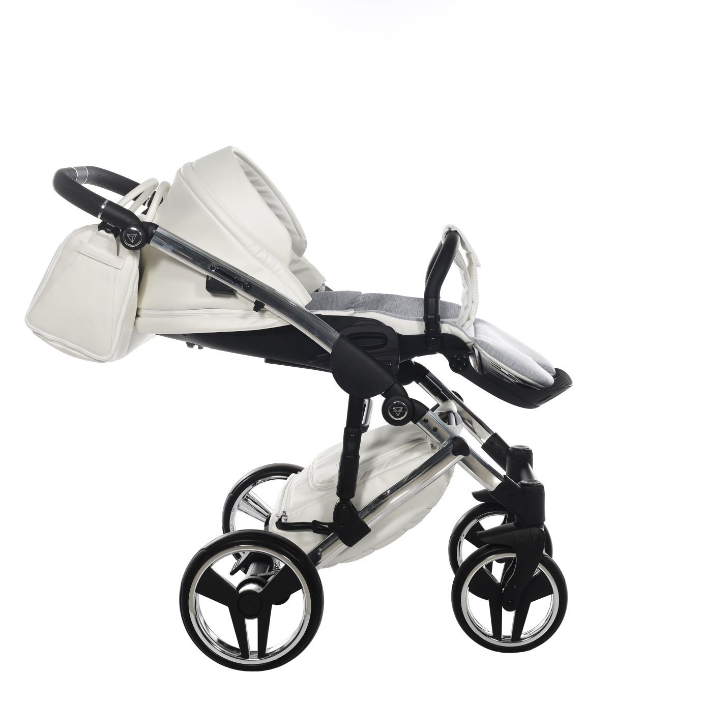 Коляска Junama Diamond Individual V3 white/silver