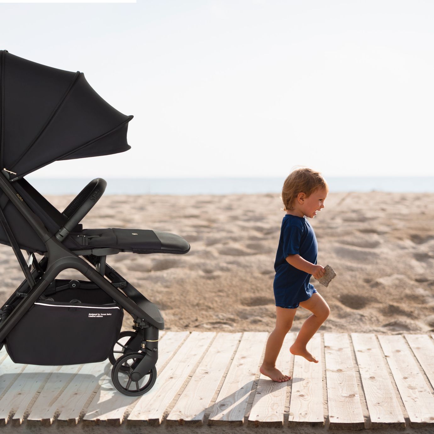 Прогулочная коляска Aura Dark Blue