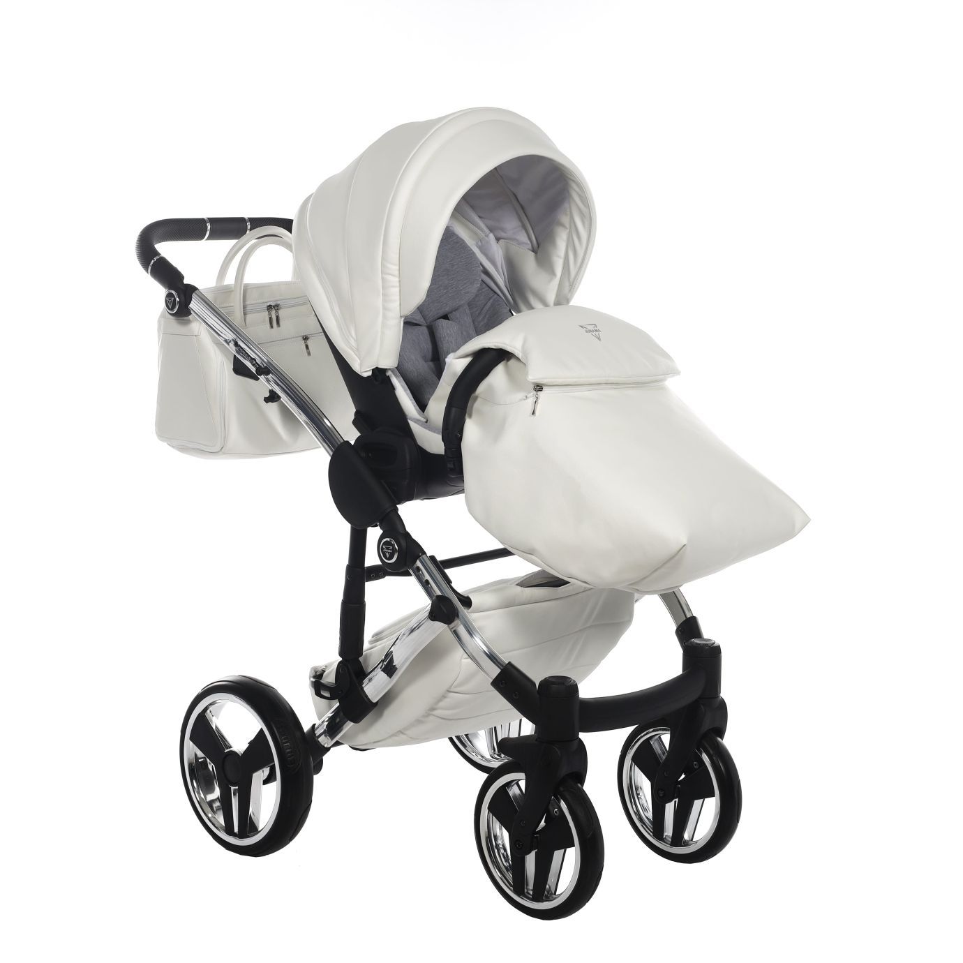 Коляска Junama Diamond Individual V3 white/silver