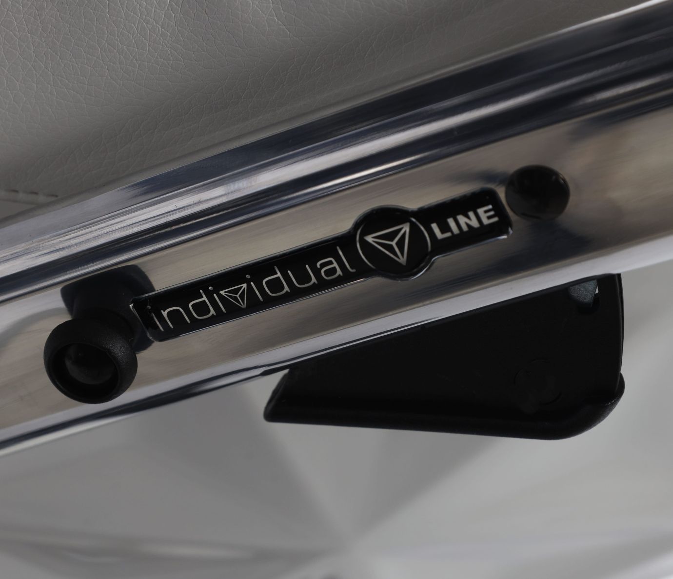 Коляска Junama Diamond Individual V3 white/silver