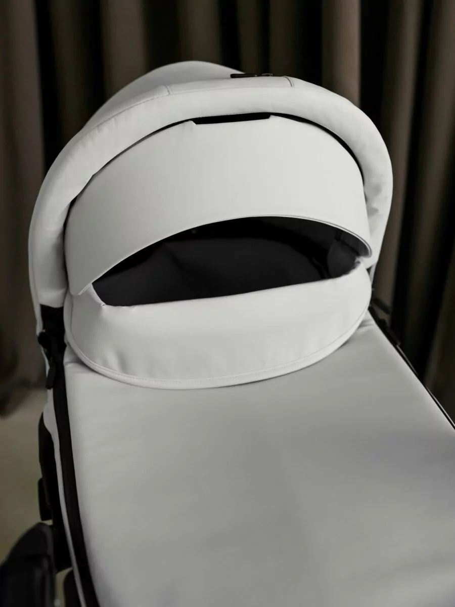 Коляска детская из экокожи 2 в 1 TUTUM белая