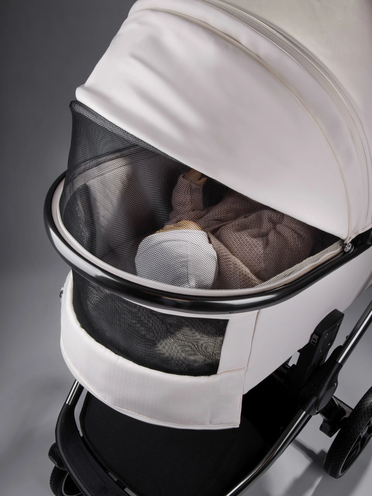 Коляска детская из экокожи 2в1 Motus Premium Ecco, молочный