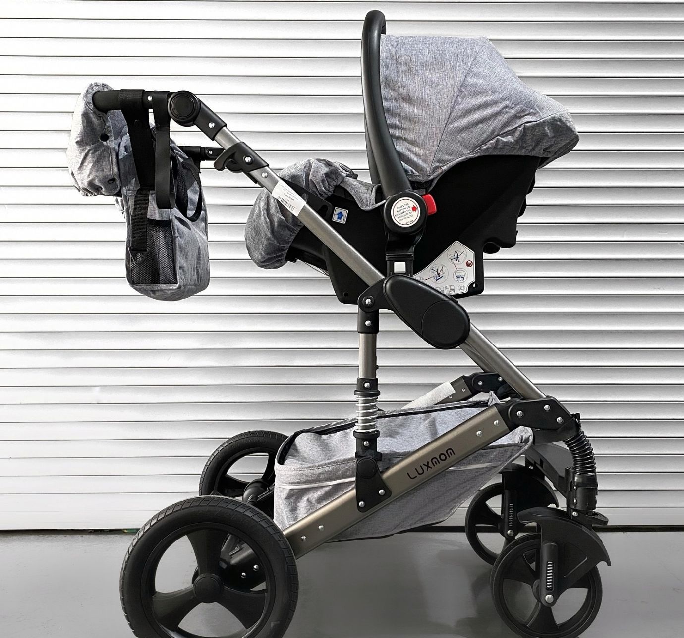 Коляска-трансформер 3в1 LUXMOM 555 Серый
