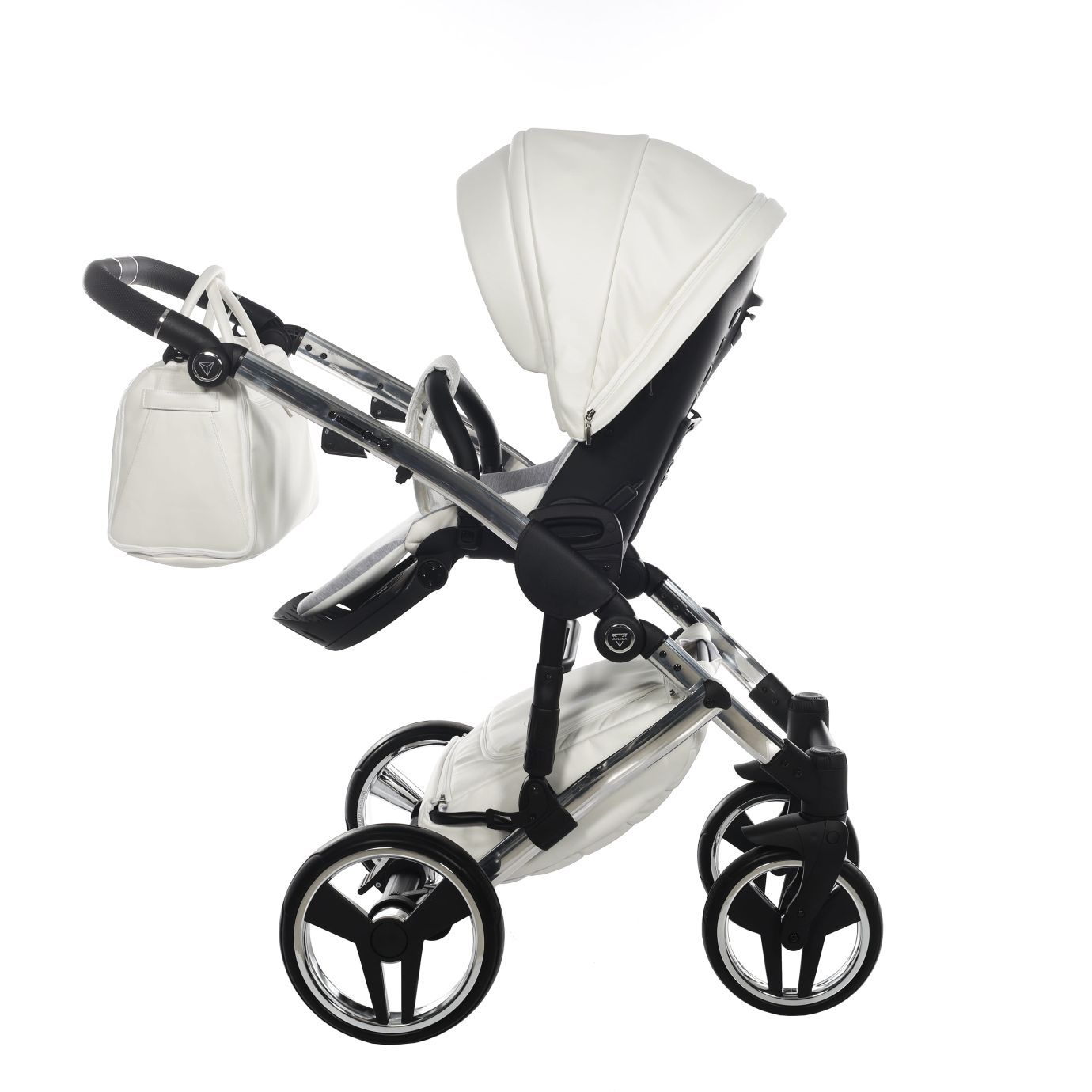 Коляска Junama Diamond Individual V3 white/silver