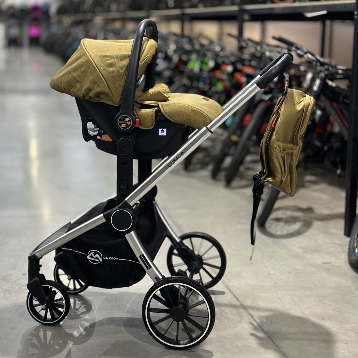 Коляска 3 в 1 LUXMOM 780