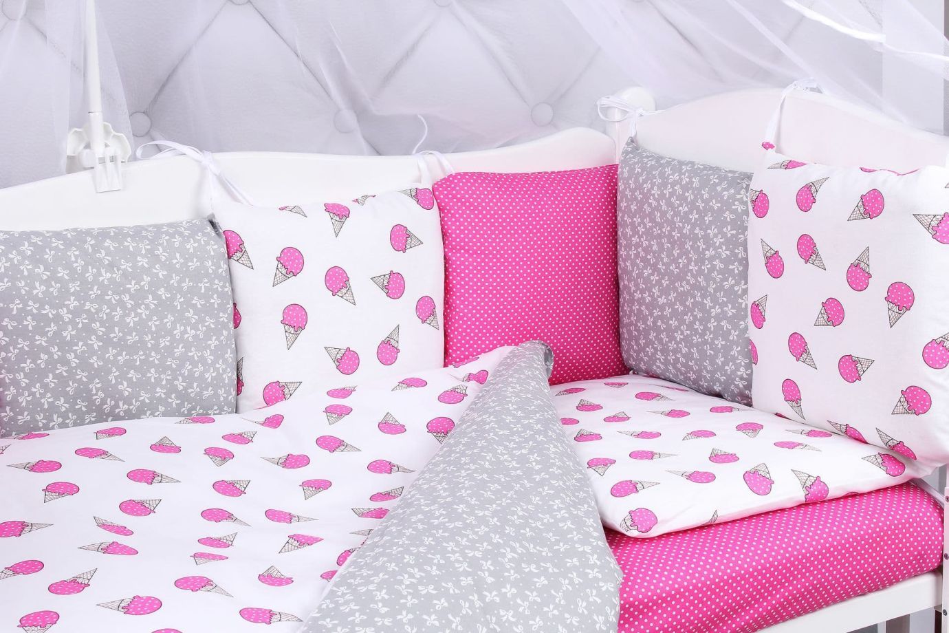 Комплект в кроватку розовый