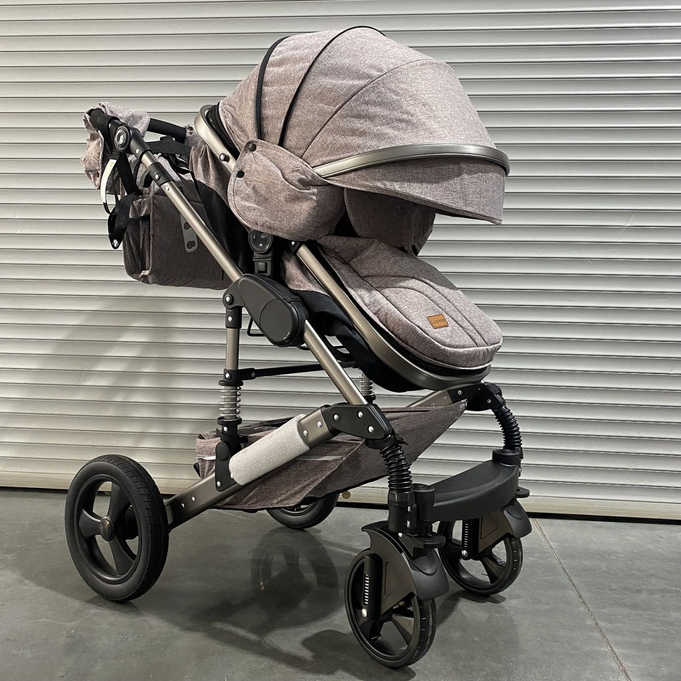 Коляска-трансформер 3в1 LUXMOM 555 Коричневый