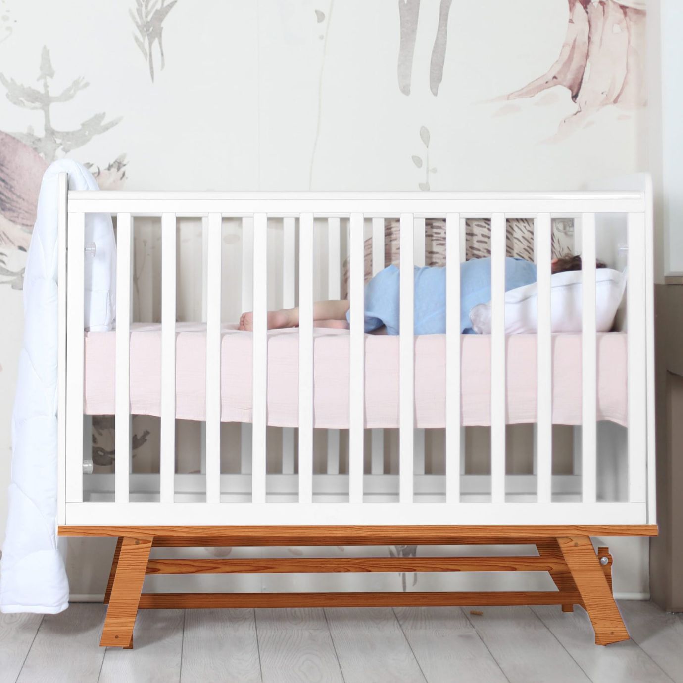 Детская кроватка с маятником Nuovo Белая /Натуральная