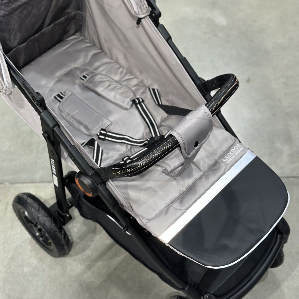 Прогулочная коляска luxmom v1 бежевая