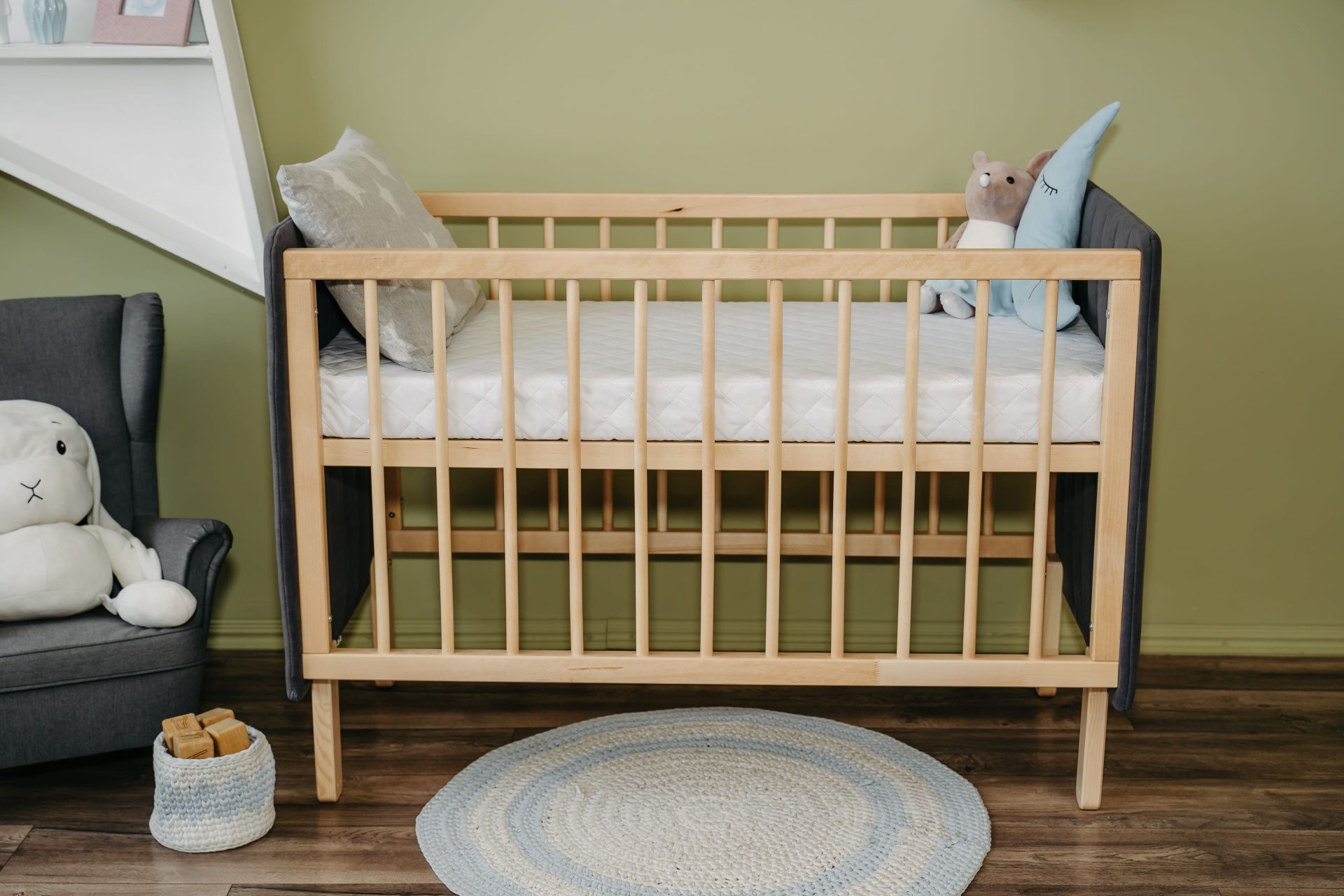 Кроватка Софт графит с опускающейся стенкой