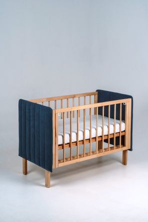 Кроватка Софт синяя с опускающейся стенкой