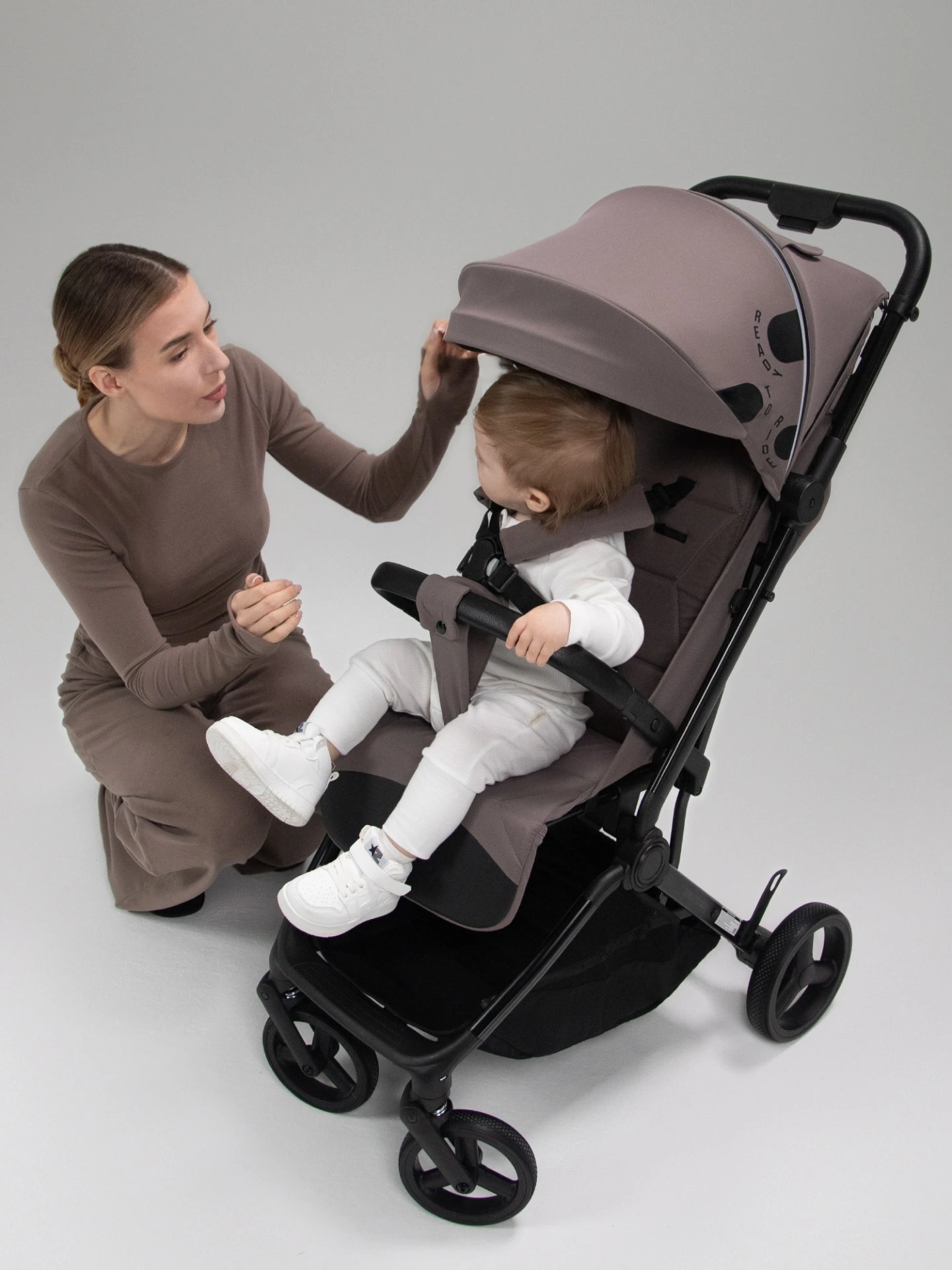 Коляска прогулочная Amarobaby Ride темно-бежевая