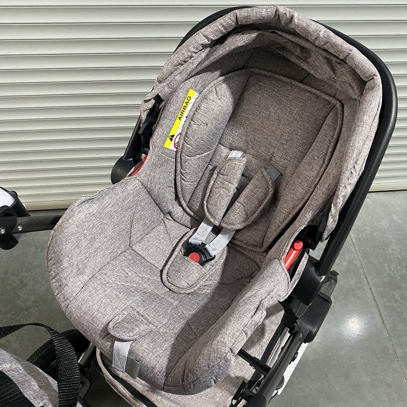 Коляска-трансформер 3в1 LUXMOM 555 Коричневый