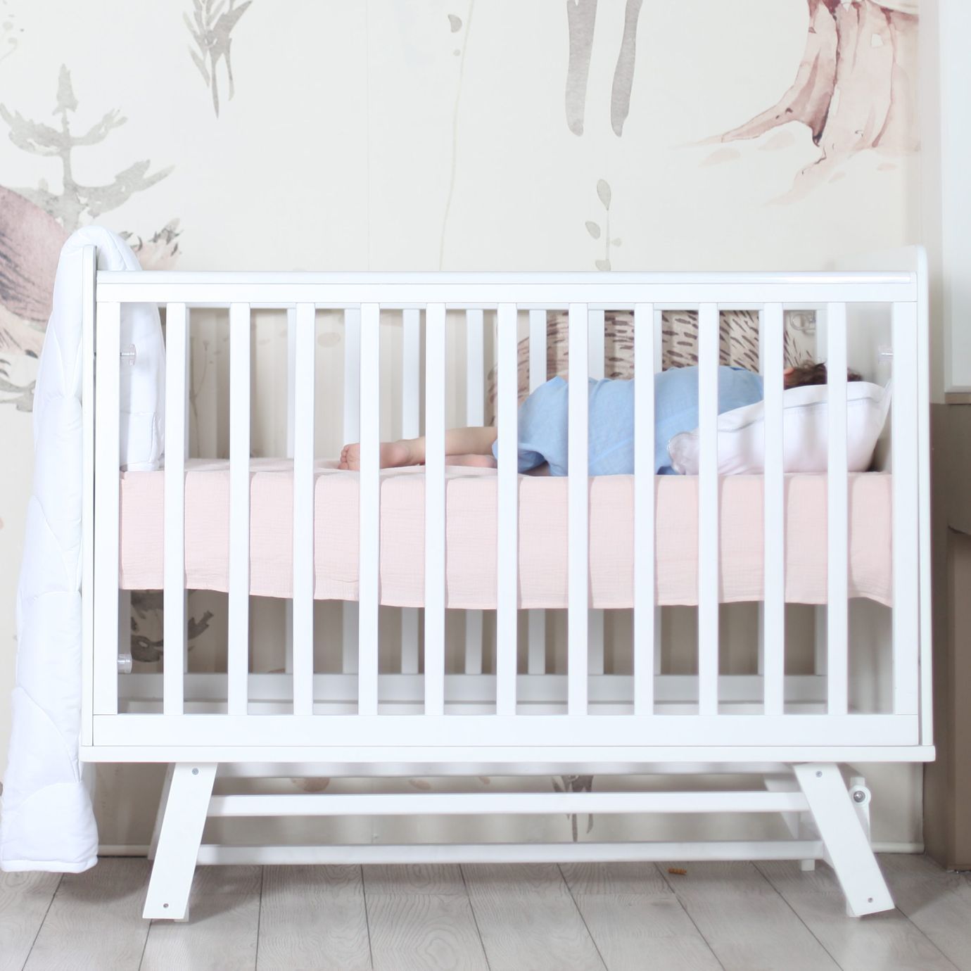 Детская кроватка с маятником Nuovo Белая /Белая