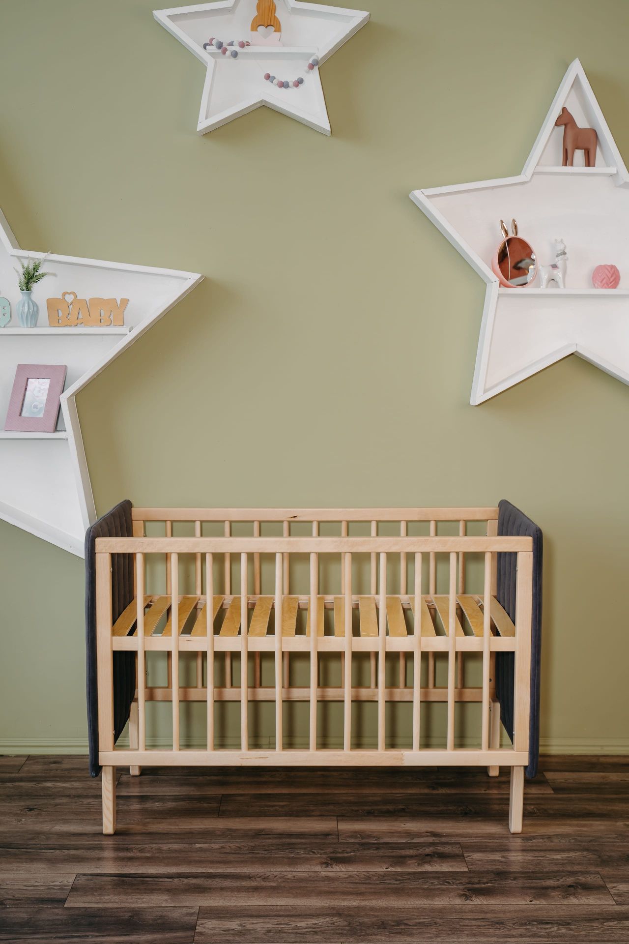 Кроватка Софт графит с опускающейся стенкой