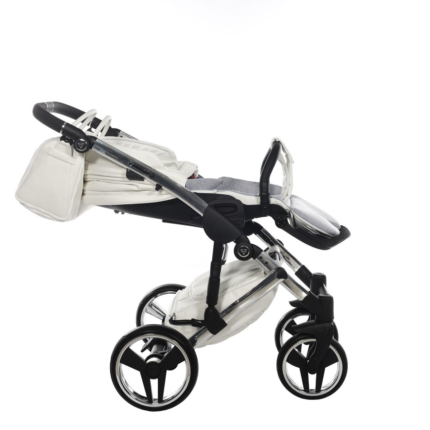 Коляска Junama Diamond Individual V3 white/silver