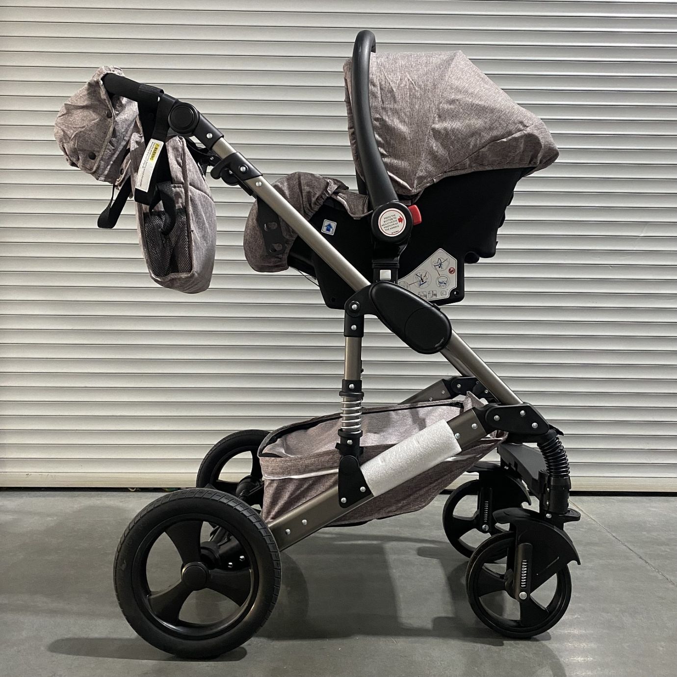 Коляска-трансформер 3в1 LUXMOM 555 Коричневый