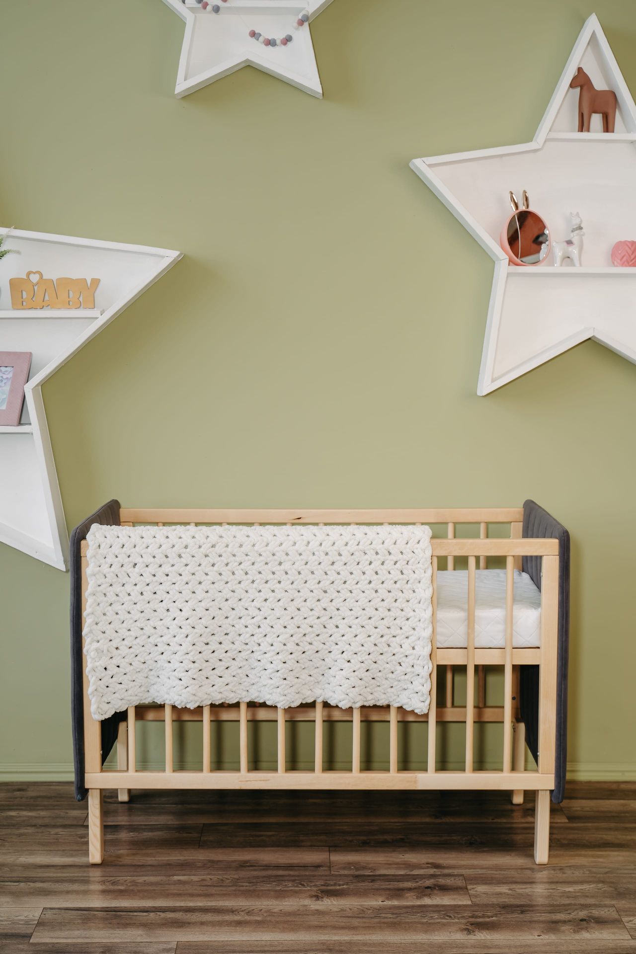 Кроватка Софт графит с опускающейся стенкой