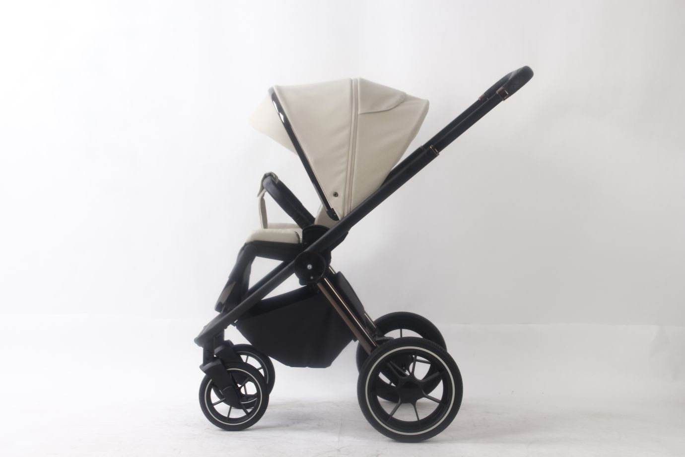 Коляска детская Peppy Monaco