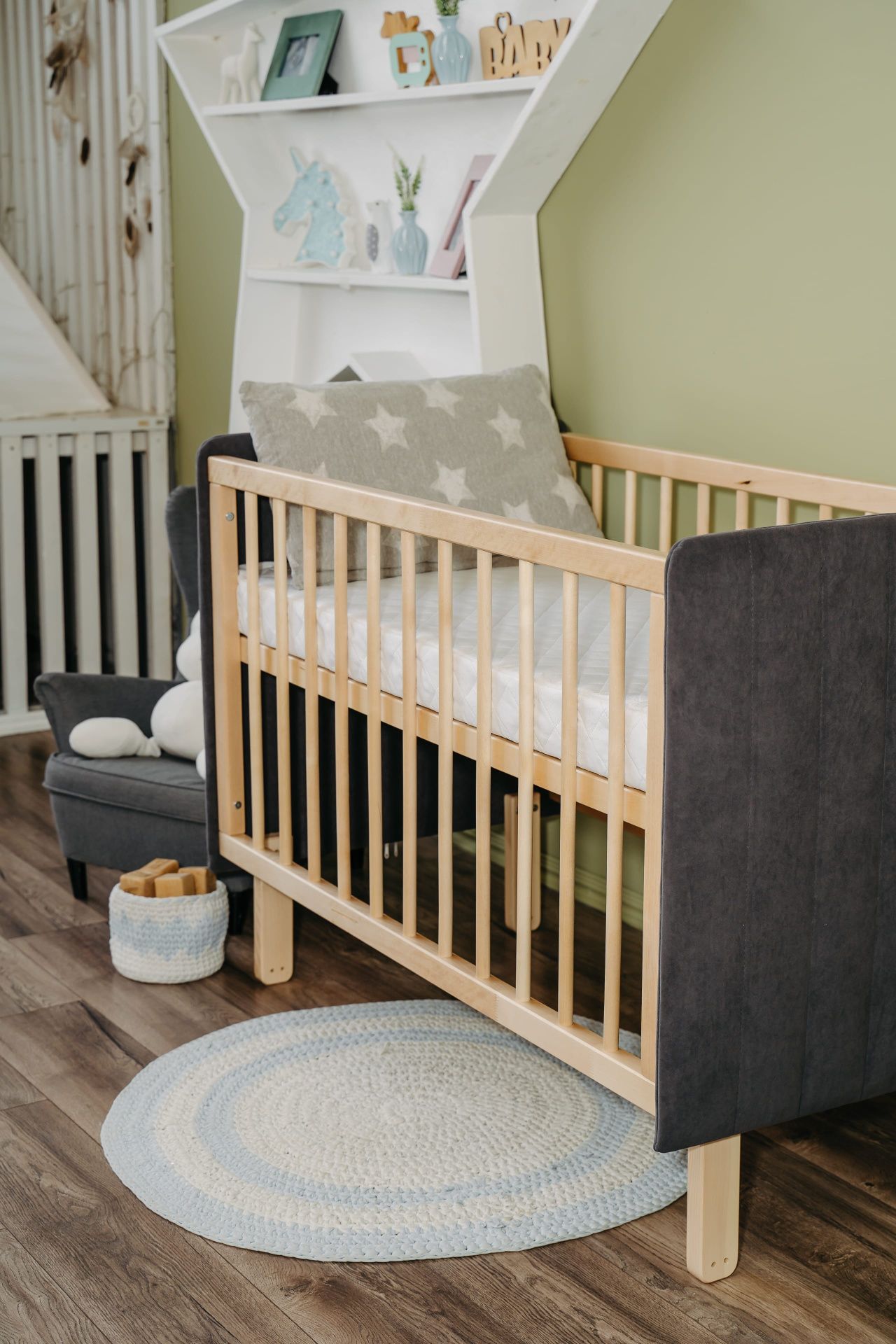 Кроватка Софт графит с опускающейся стенкой